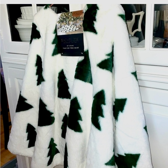 🌲RACHEL ZOE Soft & Luxurious Faux Fur Tree Skirt 🌲NWT🌲 - Picture 3 of 13